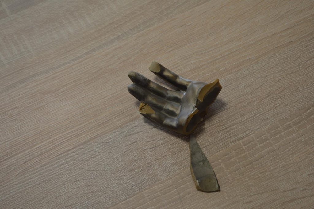 Profanacja na Koszutce w Katowicach! Ktoś obrzucił kamieniami figurę Jezusa na krzyżu! (fot. koszutka.pl)