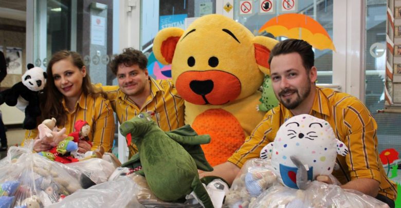 300 pluszaków dla małych pacjentów GCZD w Katowicach. Zbiórkę zorganizowała IKEA Katowice (fot.IKEA Katowice)