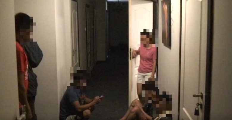 Sprowadzili do Polski Filipińczyków i robili z nimi, co chcieli. Dwaj Polacy z zarzutami handlu ludźmi (fot.Policja Dolnośląska)