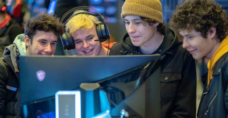 IEM Katowice 2019: Spodek zapełniony po brzegi na finały. Niesamowita atmosfera! (fot.TVP Sport)