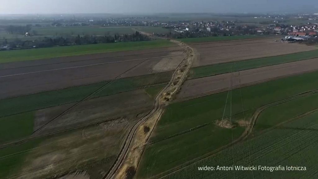 Znany nie tylko w Gliwicach fotograf ma też na swoim koncie dokumentowanie wielu ważnych inwestycji dla regionu: budowę autostrad A4 i A1, budowę fabryki Opla czy Areny Gliwice