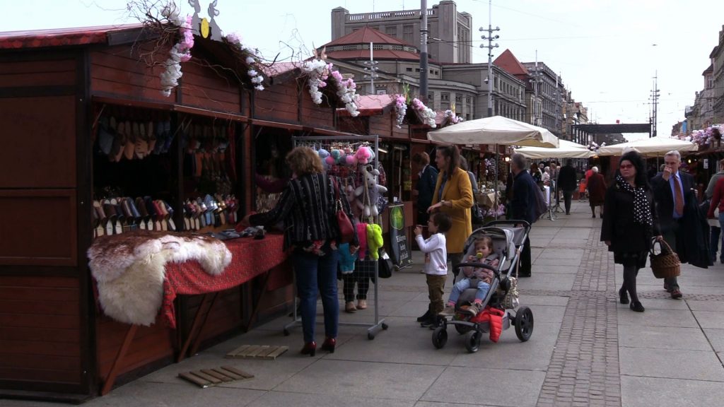 W Katowicach trwa coroczny Jarmark Wielkanocny. Na kilkunastu stoiskach mieszkańcy mogą kupić między innymi pisanki wykonane różnymi technikami, palmy wielkanocne, dekoracje, czy wielkanocne przysmaki