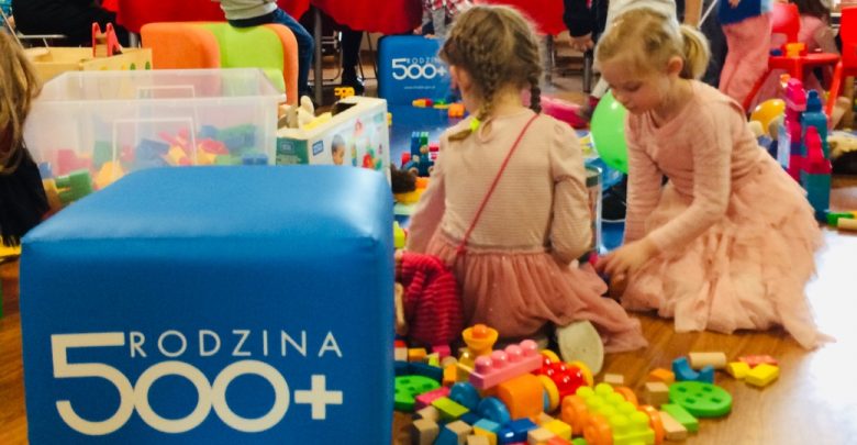 7 pytań o zmiany w programie „Rodzina 500+”. Ważne inf. dotyczące świadczenia na pierwsze dziecko! (fot. MRPiPS)