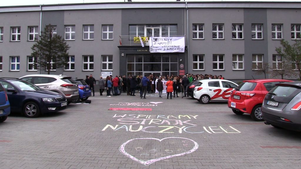 Emocje i zapał nauczycieli do strajkowania opada, a egzaminy odbyły się bez zakłóceń – tak przekonywali dziś wojewoda śląski Jarosław Wieczorek i Śląska Kurator Oświaty, Urszula Bauer.