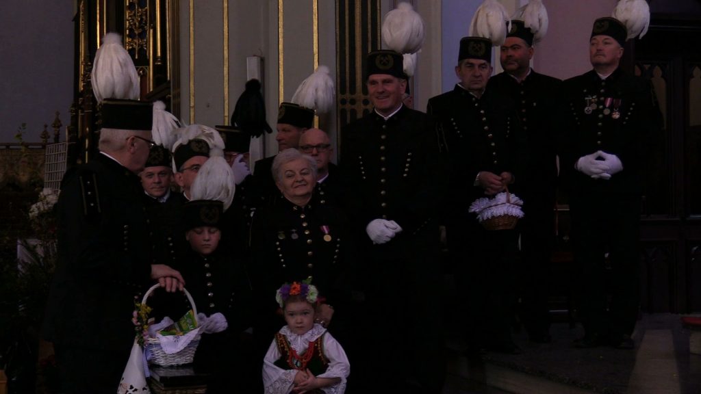 Mieszkańcy Radzionkowa po raz kolejny poświęcili koszyczki w śląskich strojach ludowych