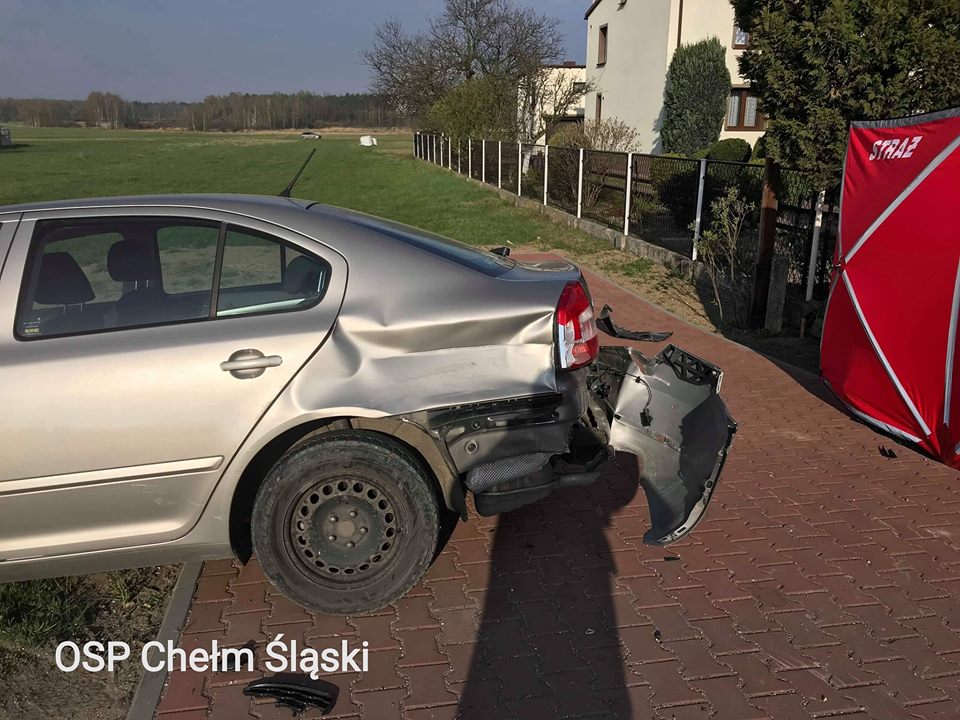 Śmiertelny wypadek w Chełmie Śląskim! W zderzeniu trzech aut zginął kierowca BMW fot.www.112tychy.pl/OSP Chełm Śląski