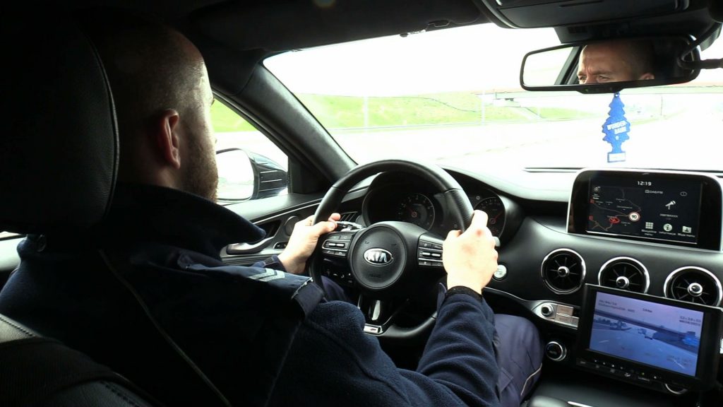 Kia Stinger to nowa broń w walce z piratami na śląskich drogach