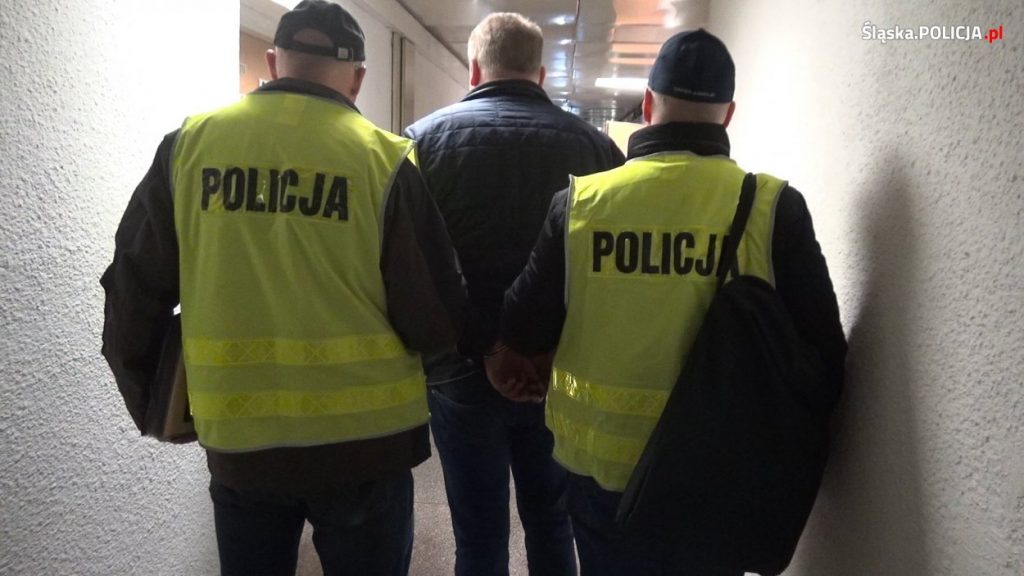Gigantyczna akcja policji i obława w Małopolsce i na Śląsku! Funkcjonariusze zatrzymali nad ranem 11 osób powiązanych z mafią śmieciową i firmami, które wywoziły i składowały niebezpieczne odpady (fot.KWP Katowice)