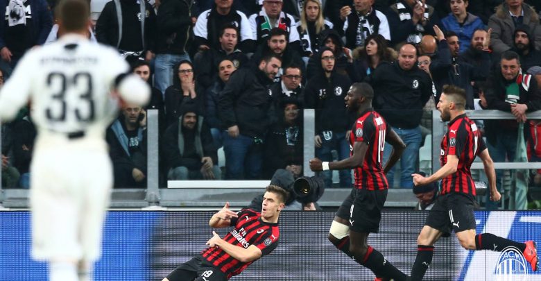 Piłka nożna: Krzysztof Piątek opatentował swoje pistolety! (fot. AC Milan)