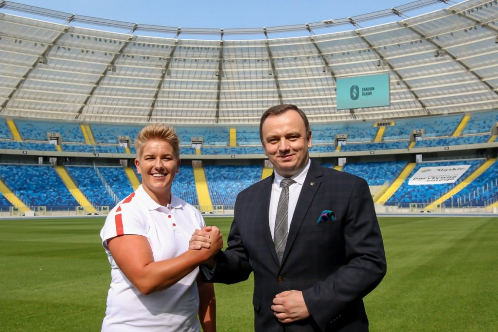 Anita Włodarczyk sportowym ambasadorem województwa śląskiego. List intencyjny dotyczący współpracy z mistrzynią olimpijską i jej trenerem Krzysztofem Kaliszewskim został w piątek podpisany na Stadionie Śląskim (slaskie.pl)