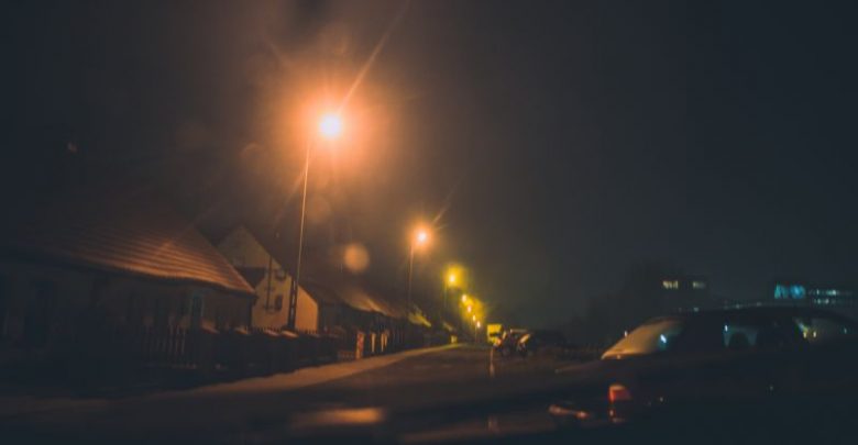 Świeci, jest bezszelestne, unosi się nad dachami domów. Co lata nocą w Katowicach?