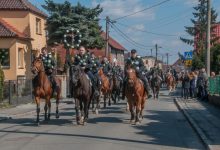 Wspaniała procesja konna w Ostropie. Idealny plan na Lany Poniedziałek