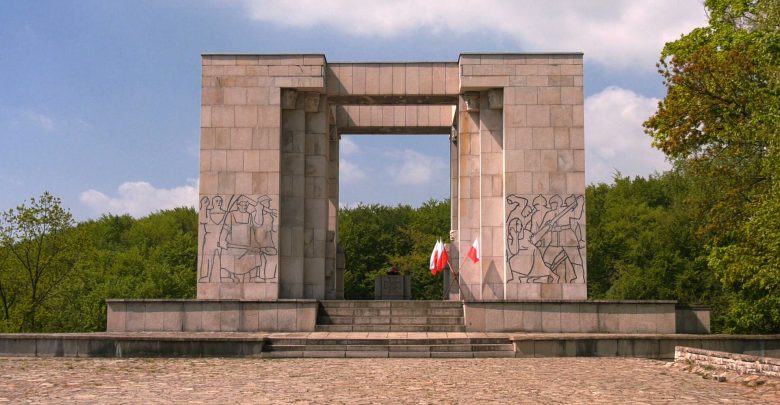 Przed Pomnikiem Czynu Powstańczego na Górze Świętej Anny odbyły się uroczystości z okazji 98. rocznicy wybuchu III Powstania Śląskiego