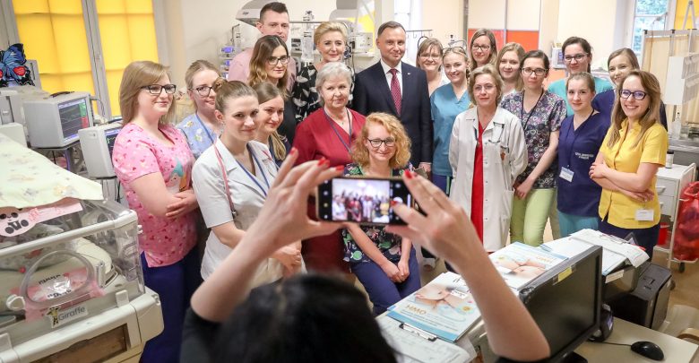 Para prezydencka odwiedziła w Krakowie sześcioraczki i ich rodziców (fot.prezydent.pl)