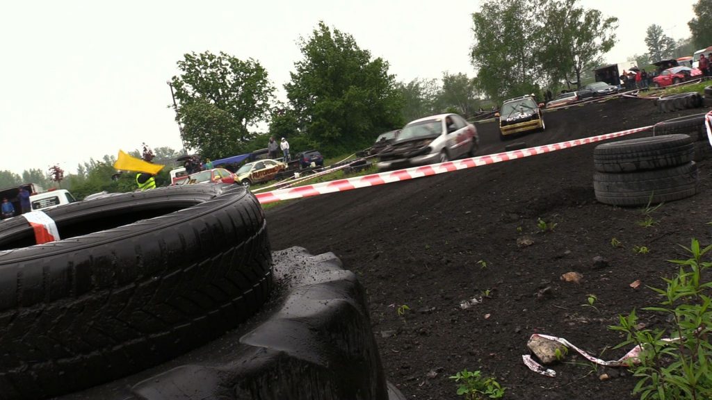 Za 1000 zł też się można ścigać, czyli Wrak Race szalał na giełdzie w Gliwicach