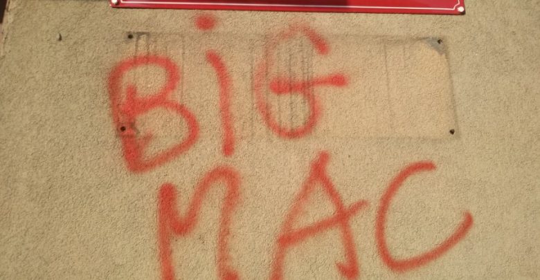 zniszczył strażakom budynek komendy i wóz bojowy. Powód? Bo przeszkadzają mu samochody wyjeżdżające do akcji! (fot.policja)