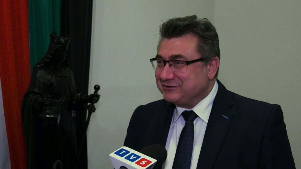 - Wydaje mi się, że ci wszyscy, którzy mnie wspierali, przygotowując mi pewnego rodzaju materiały informacyjne, promocyjne, filmiki, zrobili to dość elegancko - podsumowuje swoją kampanię do Europarlamentu Grzegorz Tobiszowski z PiS, wiceminister energii