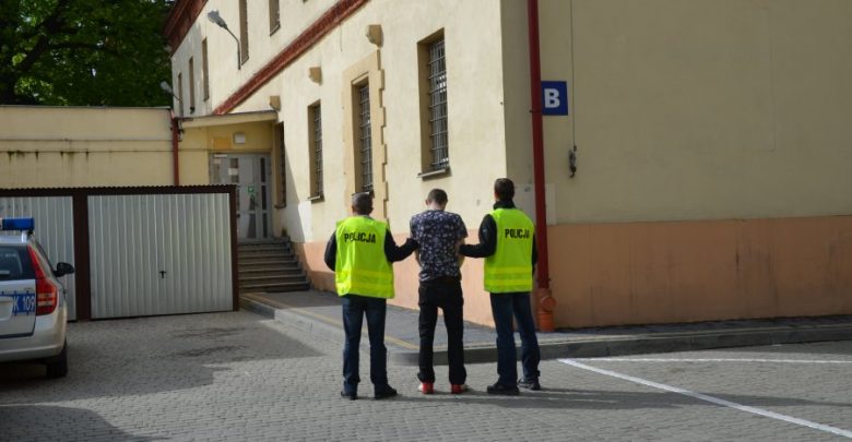Atakował przypadkowe kobiety. Jedne bił, inne ranił nożem. 24-latek zatrzymany (fot.Policja Podkarpacka)