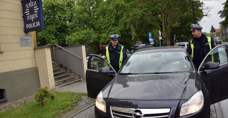 Śląskie: Na sygnale i z piskiem opon! Policja eskortowała karetkę, która utknęła w korku!