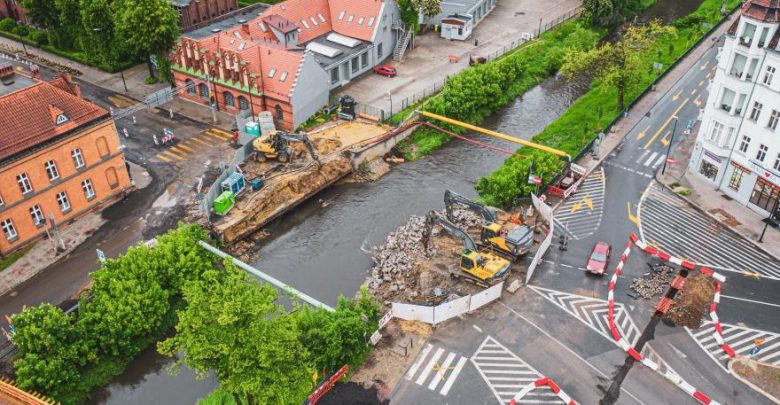 Stary most nad Kłodnicą w Gliwicach juz zburzony. Kiedy w ciągu ulicy Wrocławskiej postawią nowy most? (fot. UM Gliwice)