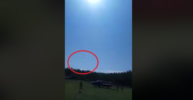 "Patrz jak leci na dół!" Szokujące WIDEO z momentu katastrofy samolotu pod Kłobuckiem! Pilot Mustanga zginął! (fot.Kłobuck998)