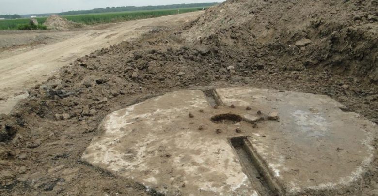 Na placu budowy odcinka zachodniej obwodnicy Gliwic odkryto fundamenty podstaw pod działa przeciwlotnicze z czasów II wojny światowej (fot.UM Gliwice/Zdjęcia udostępnione przez Eurovia Polska S.A.)
