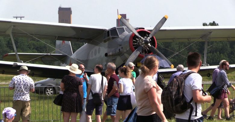 Atakujące F-16, grupa Red Bull i popisy akrobatów. Piknik lotniczy Air Show FAJERA rozgrzał Muchowiec!