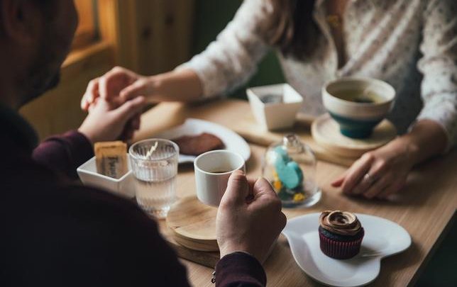 Kobiety chodzą na randki, by za darmo zjeść? Tak wynika z najnowszych badań