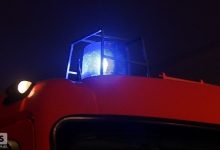 W gaszeniu ognia bierze udział 10 zastępów Państwowej Straży Pożarnej. W wyniku pożaru została poszkodowana jedna osoba.