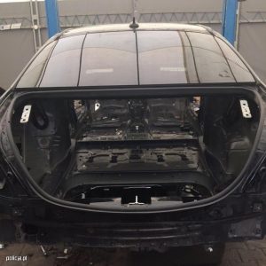 Policja z Poznania odzyskała luksusowego Mercedesa. A raczej to, co z niego zostało (fot.policja)