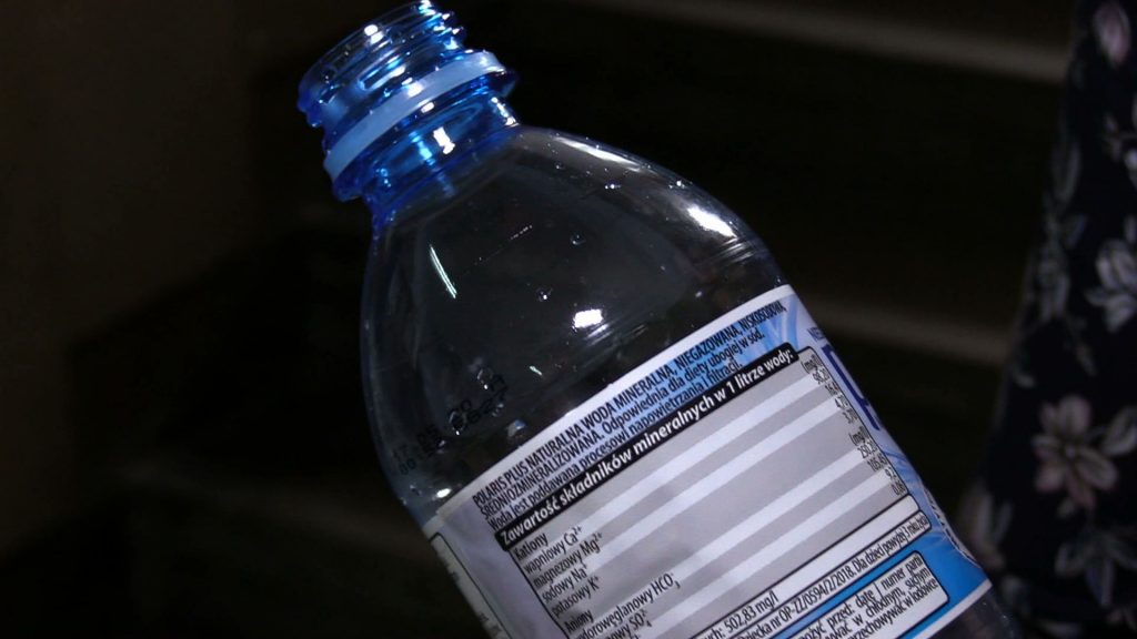 Automat w Mysłowicach przyjmuje butelki, a wydaje pieniądze. Na walkę z plastikiem są nawet sponsorzy!