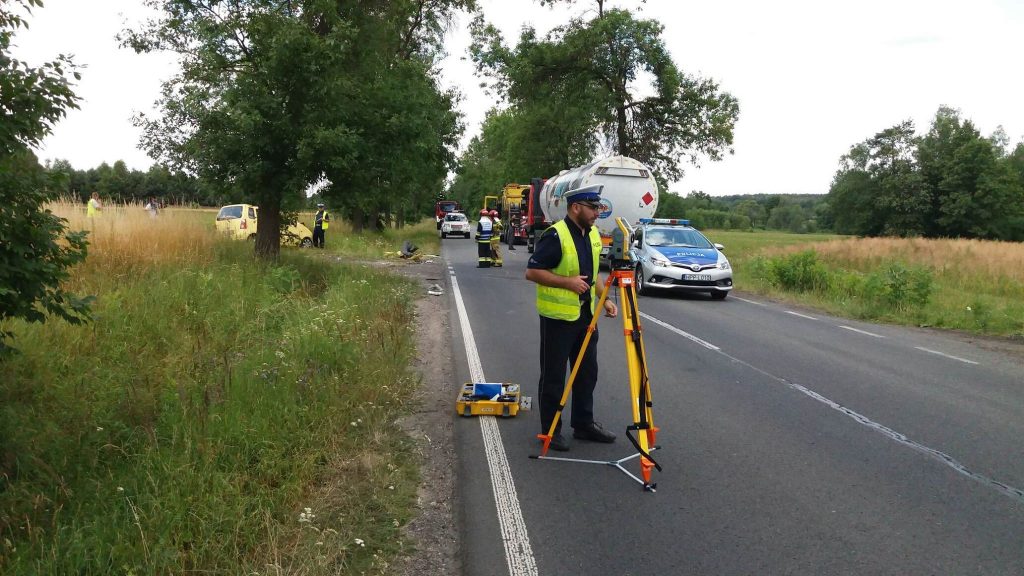 Śląskie: Śmiertelny wypadek pod Lublińcem! 81-latek wjechał pod cysternę! (fot.Paweł Smalcerz)
