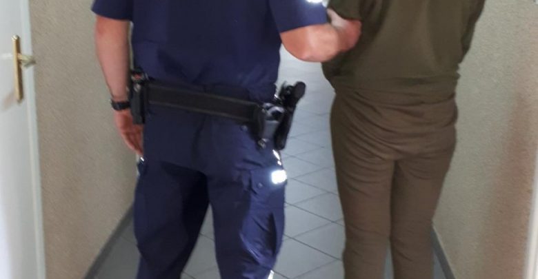 Śląskie: Wbiła mężowi nóż w brzuch i uciekła. Mężczyzna zmarł. Kobieta odpowie za zabójstwo (fot.Śląska Policja)