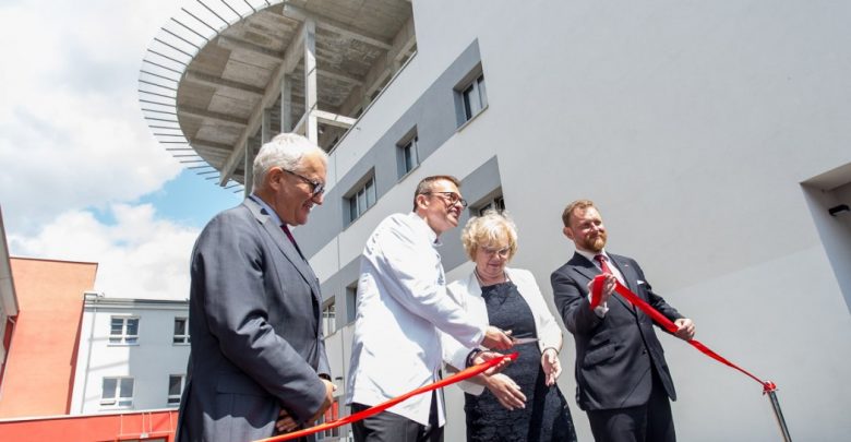 Wysokie na ponad 20 metrów lądowisko dla helikopterów, najnowocześniejszy sprzęt i aparatura medyczna. Szpitalny Oddział Ratunkowy Szpital Miejskiego w Zabrzu jest już gotowy (fot.slaskie.pl)
