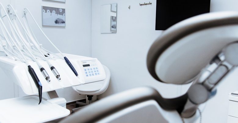 Pszczyna: Nieuczciwi stomatolodzy wyłudzili ponad 200 tys. złotych. Ponad 1100 zarzutów dla 6 dentystów (fot.poglądowe/www.pixabay.com)