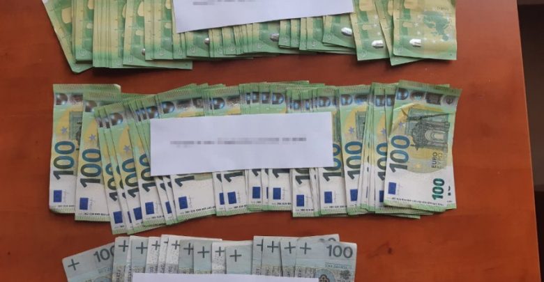Widzieli, co kradną! Z bagażnika Volvo zginęła walizka z fortuną w środku