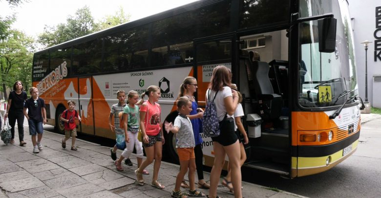 Wakacje w domu nie muszą być nudne! BECEKOBUS wyruszył w trasę