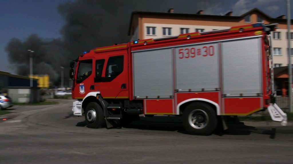 Ogromny pożar sortowni odpadów. Zobaczcie ZDJĘCIA i WIDEO z miejsca akcji