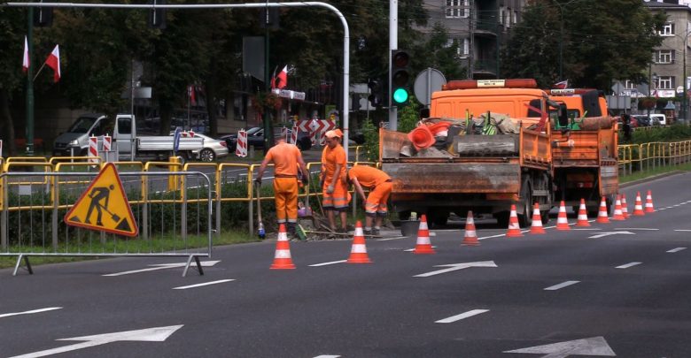 Katowice: Trwa szacowanie szkód po defiladzie. Czołgi zniszczyły krawężniki, ludzie zieleń