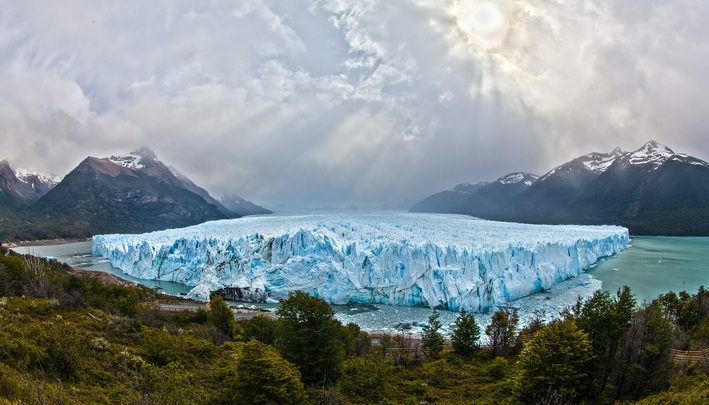 Islandia pożegnała lodowiec Okjokull. Istniał 700 lat, a teraz znika przez zmiany klimatyczne
