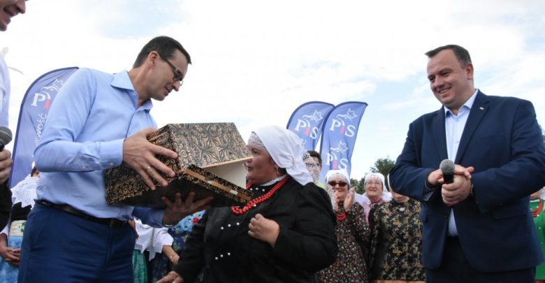 Śląskie: Mateusz Morawiecki w gminie Bojszowy. "Jeszcze więcej pieniędzy na programy społeczne" (fot.mat.prasowe)