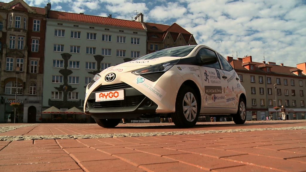 Pomiędzy wszystkimi zawodnikami rozlosowany zostanie samochód osobowy - w tym roku jest to Toyota Aygo!