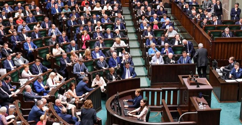 Posłowie i senatorowie dostaną podwyżki. Ile będzie teraz zarabiał poseł?