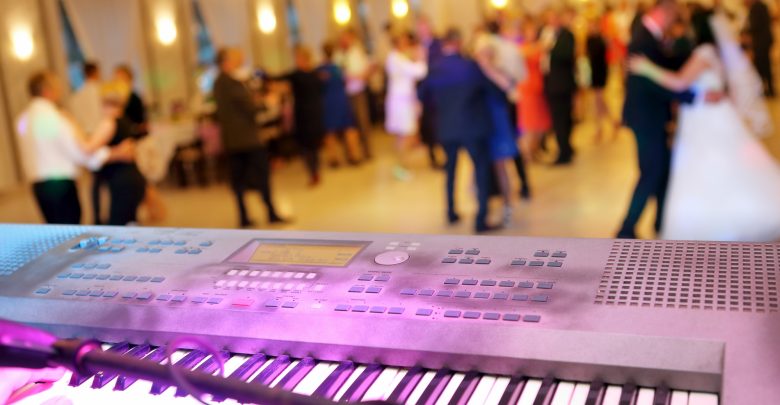 Muzyka na żywo na weselu. Jakich instrumentów nie może zabraknąć?