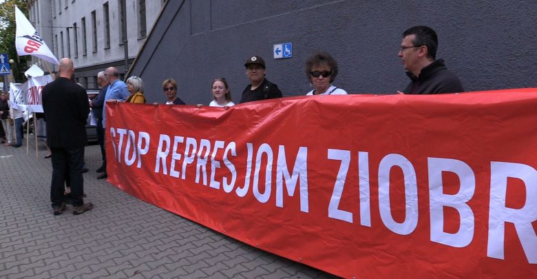 Sędzia Żurek przed sądem dyscyplinarnym. Pod sądem pikieta poparcia
