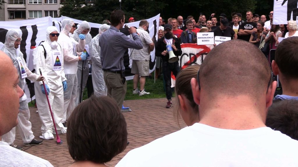 Przed startem Marszu Równości odbyła się kontrmanifestacja Młodzieży Wszechpolskiej. Kontrmanifestantom towarzyszyły banery anty LGBT oraz kontrowersyjne okrzyki
