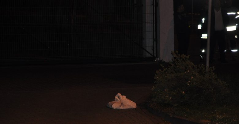 Dziwne pakunki pod budynkami policji i straży pożarnej. 37-latek zatrzymany (fot.KPP Grajewo)