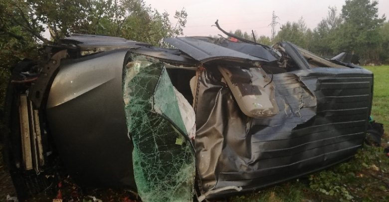 Jechali busem do pracy, jeden zginął na miejscu, ośmiu trafiło do szpitali (fot.KSP)