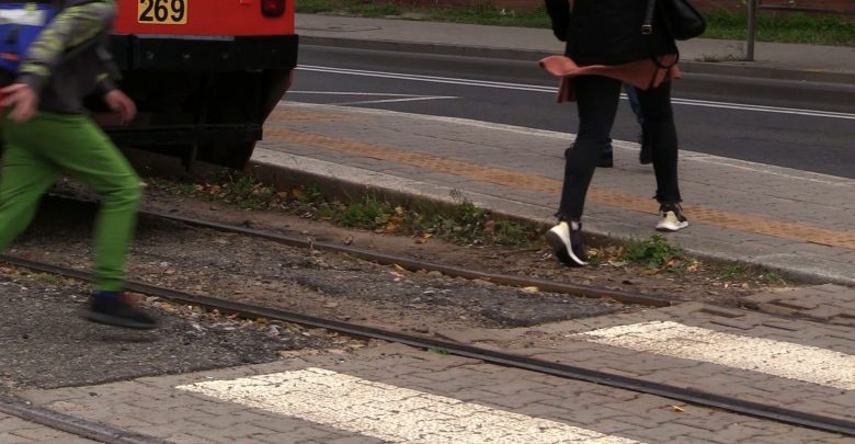 Śmierć na torach w Katowicach. Tragiczny wypadek, w którym w czwartek zginęła nastolatka, nadal pozostaje niewyjaśniony