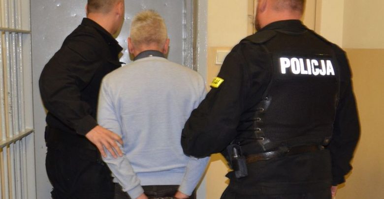 "17-letnia dziewczyna była siłą przytrzymywana i molestowana". Kierowca autobusu aresztowany (fot.Policja Pomorska)